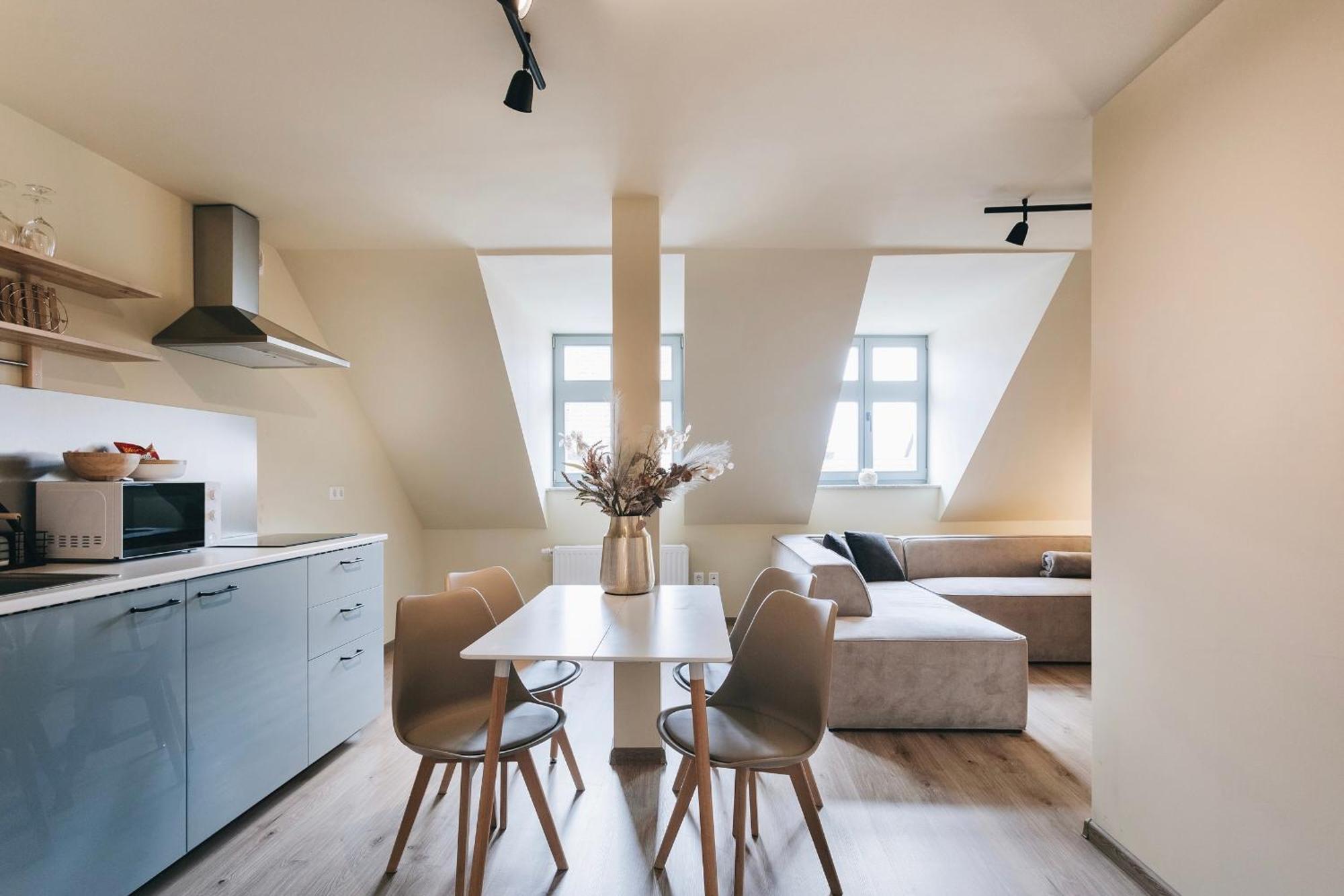 Löbau Idyllisch Zentral - Grosses Apartment Mit Historischem Flair Und Bergpanorama מראה חיצוני תמונה