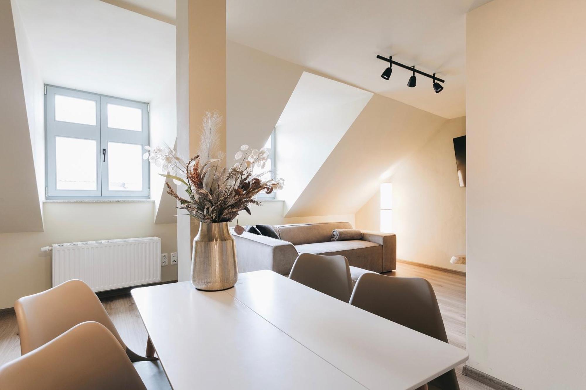 Löbau Idyllisch Zentral - Grosses Apartment Mit Historischem Flair Und Bergpanorama מראה חיצוני תמונה